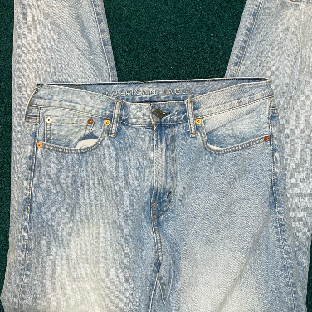 American Eagle Mens straight leg jeans! Light wash size 32x32